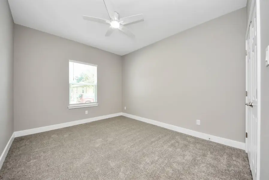 Spacious, unfurnished interior of a new home in , Baytown (Image 11).