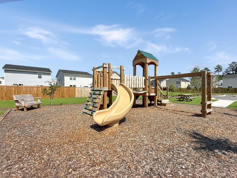 Community amenities in , Summerville (Image 42).