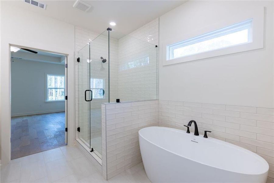 Furnished interior view inside a new home in , Gainesville (Image 16).