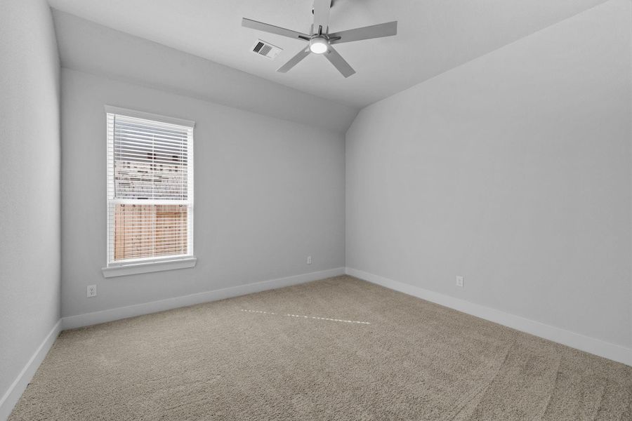 Spacious, unfurnished interior of a new home in Barton Creek Ranch, Conroe (Image 28).