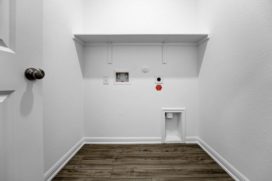 Spacious, unfurnished interior of a new home in Longview, Del Valle (Image 21).