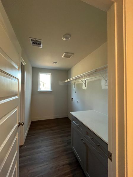 Spacious, unfurnished interior of a new home in Encino Estates, Dayton (Image 5).