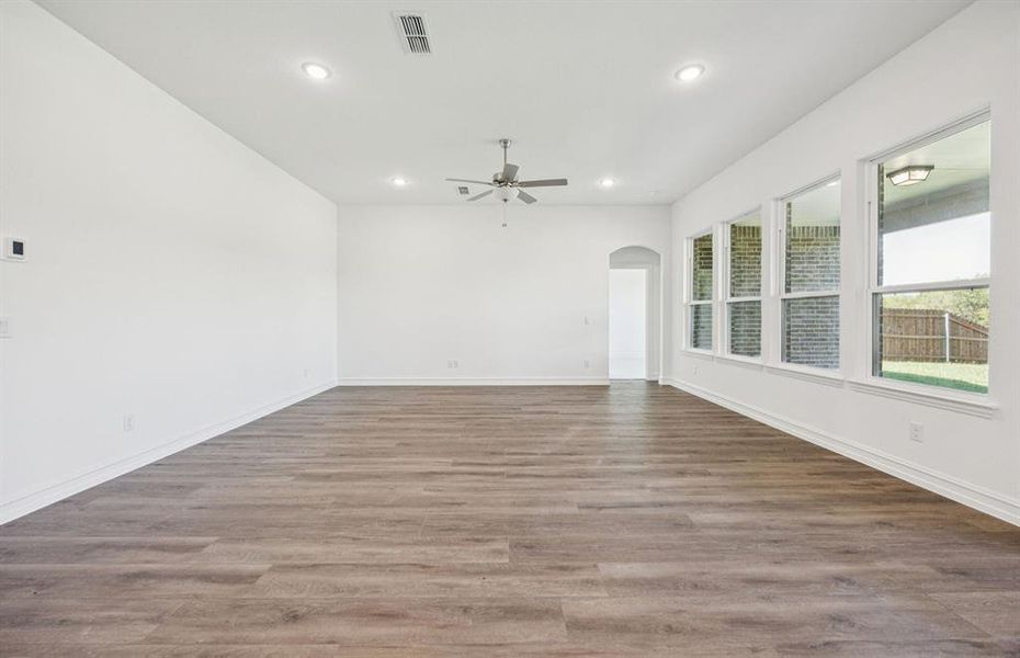 Bright and inviting gathering room perfect for entertaining Bright and inviting gathering room perfect for entertaining