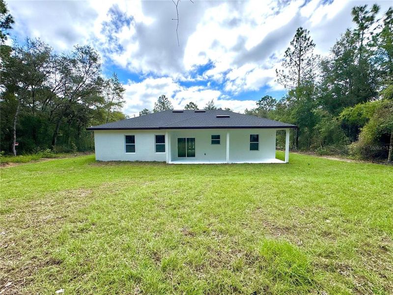 Exterior details and patio area of a home in , Citrus Springs (Image 2).