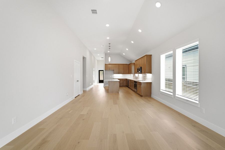 Spacious, unfurnished interior of a new home in Sanctuary, Salado (Image 18).