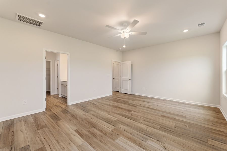 Spacious, unfurnished interior of a new home in Dove Hollow, Chesnee (Image 25).