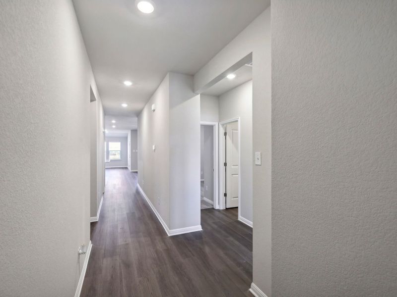 Spacious, unfurnished interior of a new home in Waterstone Crossing, Kyle (Image 8).