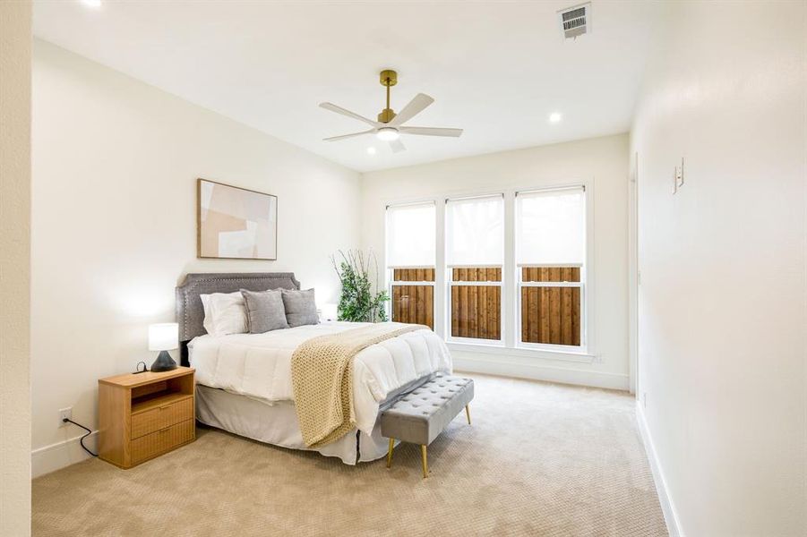 Furnished interior view inside a new home in , Dallas (Image 30).