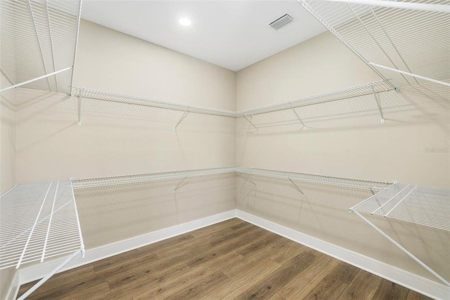Spacious, unfurnished interior of a new home in , Tampa (Image 25).