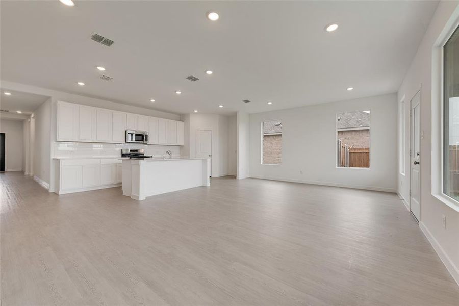 Spacious, unfurnished interior of a new home in Reatta Ridge: Classic Collection, Justin (Image 16). Spacious, unfurnished interior of a new home in Reatta Ridge: Classic Collection, Justin (Image 16).