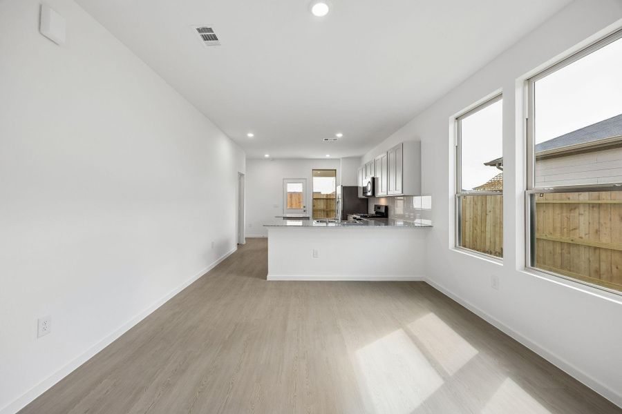 Spacious, unfurnished interior of a new home in Crosby Farms, Crosby (Image 27).