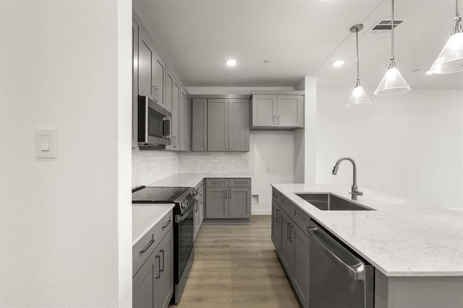 2306 Glacier-Kitchen-3