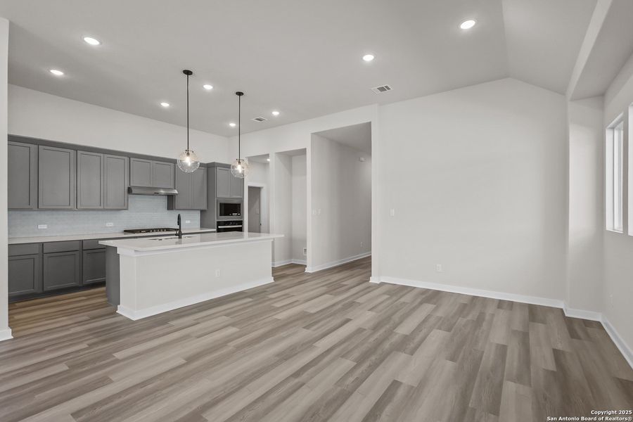 Spacious, unfurnished interior of a new home in Stillwater Ranch 45', San Antonio (Image 17).