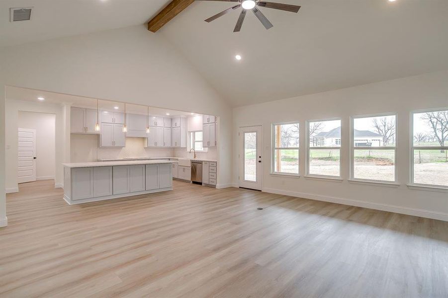 Spacious, unfurnished interior of a new home in , Granbury (Image 30). Spacious, unfurnished interior of a new home in , Granbury (Image 30).