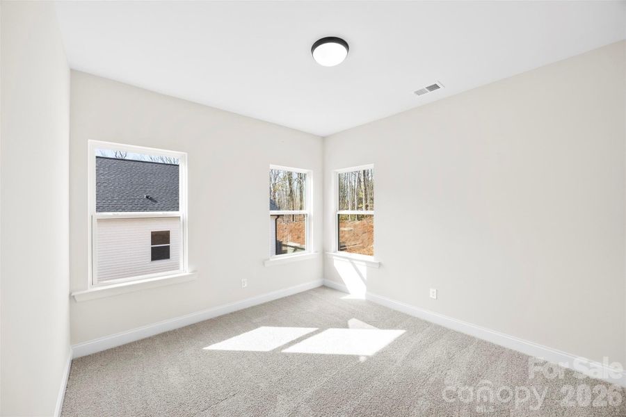 Spacious, unfurnished interior of a new home in , Kings Mountain (Image 40).