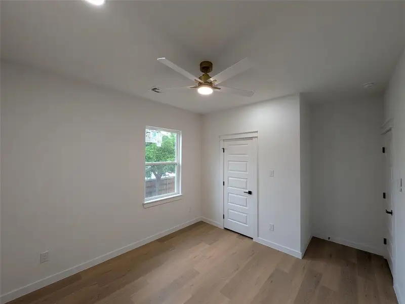 Spacious, unfurnished interior of a new home in , Dallas (Image 27).