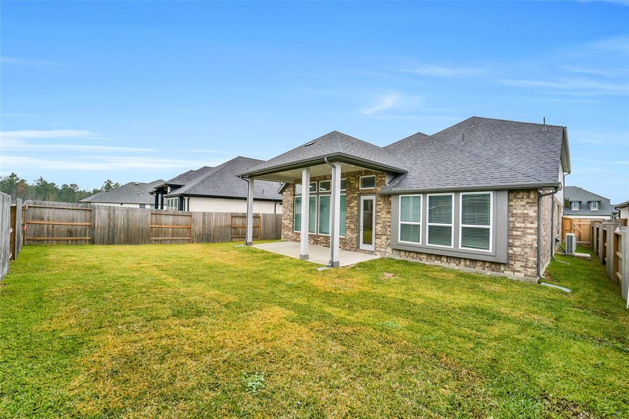 Exterior details and patio area of a home in Mavera, Conroe (Image 3).