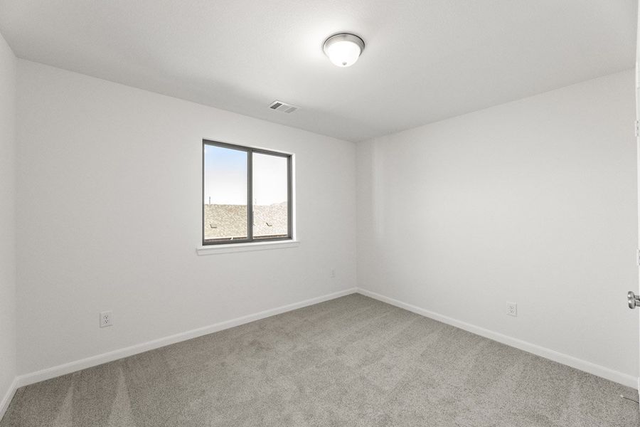 Representative unfurnished interior of a home built from the Trentino by Pacesetter Homes in Keeneland, Aubrey (Image 39).