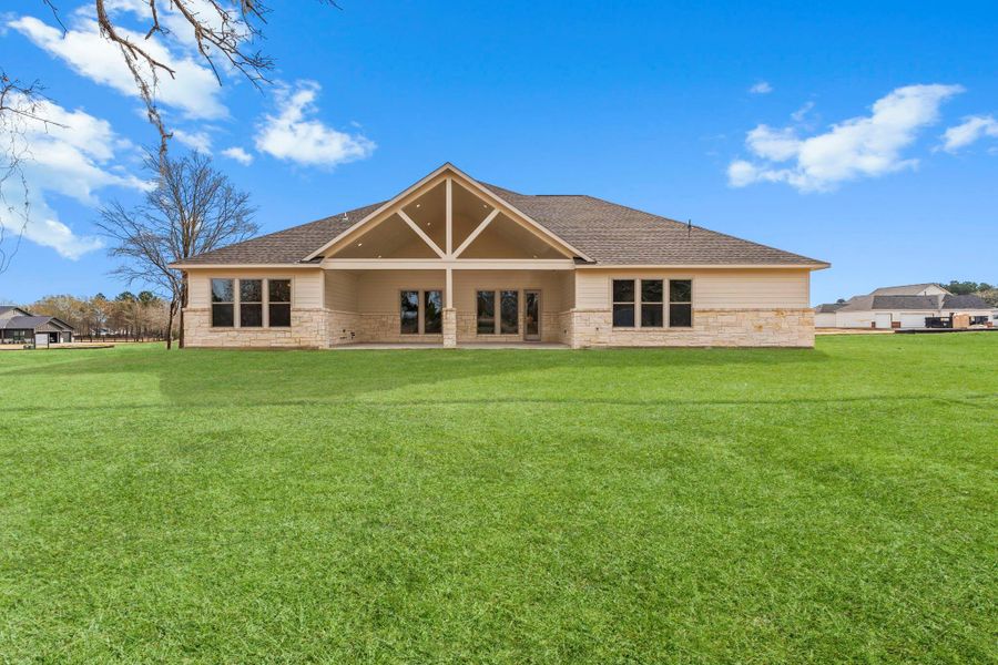 Exterior details and patio area of a home in Chapel Bend, Montgomery (Image 3).