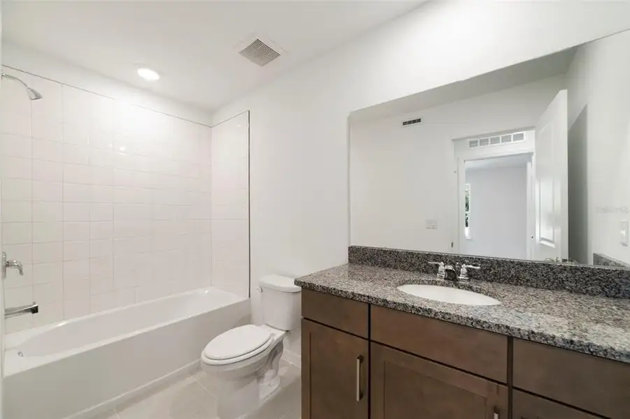 Furnished interior view inside a new home in Aulin Square, Oviedo (Image 12).