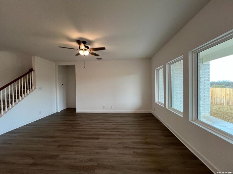 Spacious, unfurnished interior of a new home in Nopal Valley, San Antonio (Image 25).