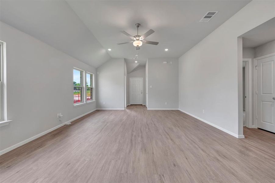 Spacious, unfurnished interior of a new home in Elevon, Lavon (Image 38). Spacious, unfurnished interior of a new home in Elevon, Lavon (Image 38).