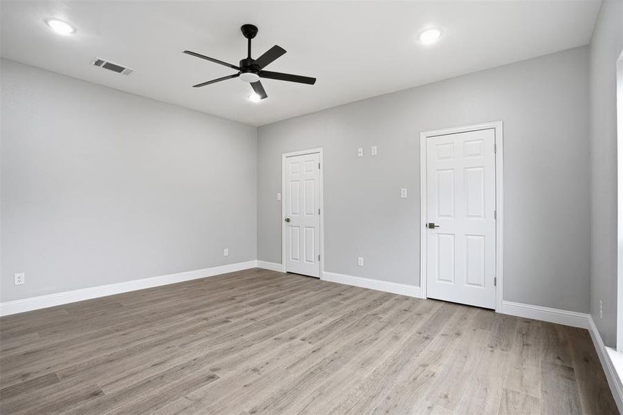 Spacious, unfurnished interior of a new home in , Granbury (Image 26).