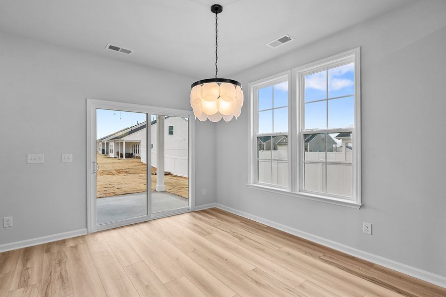 Spacious, unfurnished interior of a new home in Fieldstone, Lexington (Image 34).