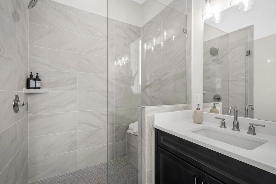 The Ballar B Primary Suite Bathroom