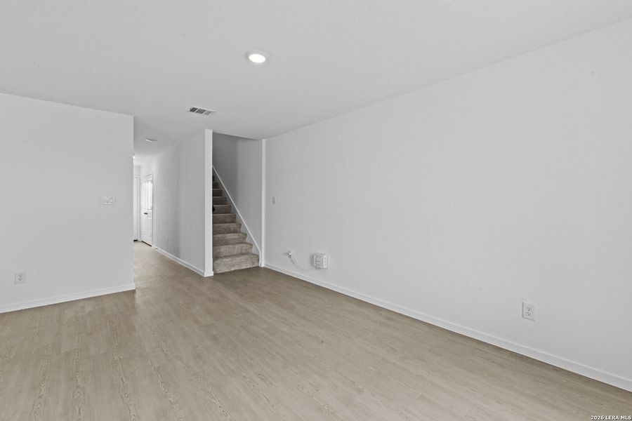 Spacious, unfurnished interior of a new home in Spring Grove, St. Hedwig (Image 29).