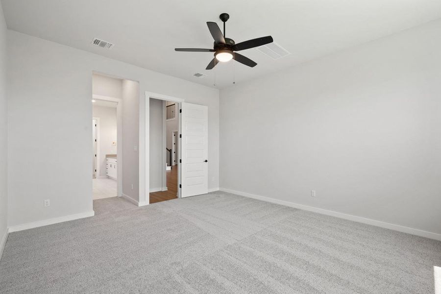 Spacious, unfurnished interior of a new home in Lariat, Liberty Hill (Image 26).
