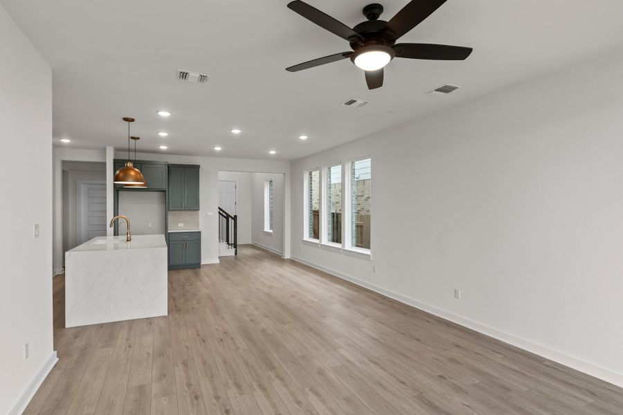 Spacious, unfurnished interior of a new home in Lariat, Liberty Hill (Image 18).