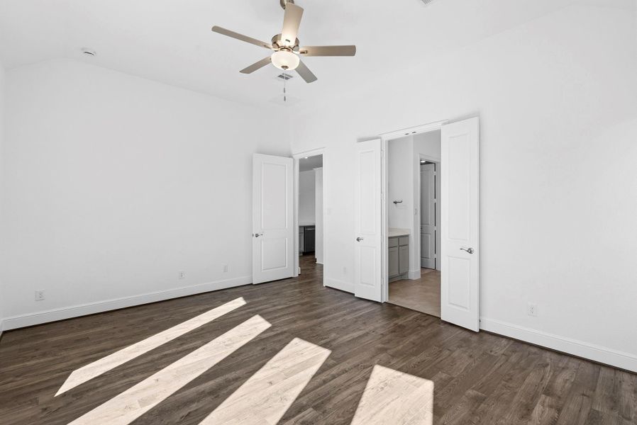 Spacious, unfurnished interior of a new home in Chambers Creek, Willis (Image 22).