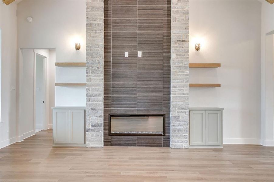 Furnished interior view inside a new home in , Waxahachie (Image 10).