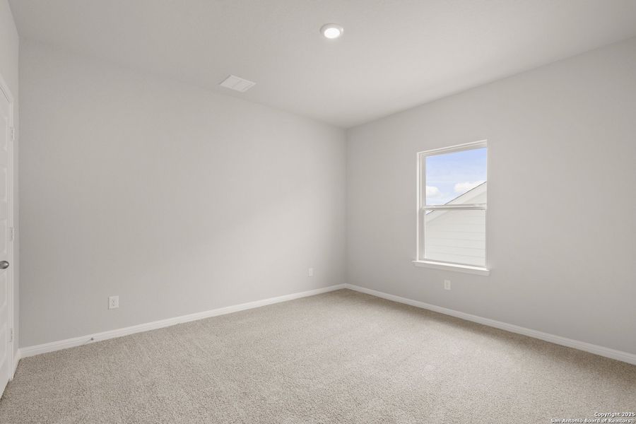 Spacious, unfurnished interior of a new home in Cinco Lakes, San Antonio (Image 25).