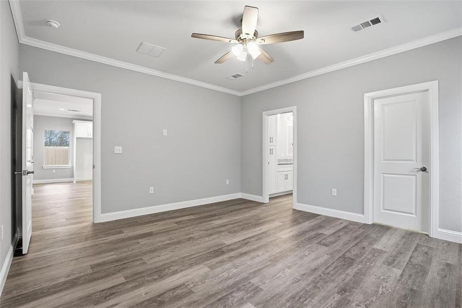 Spacious, unfurnished interior of a new home in , Granbury (Image 15).