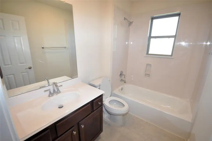 Furnished interior view inside a new home in Pedregal, League City (Image 9).