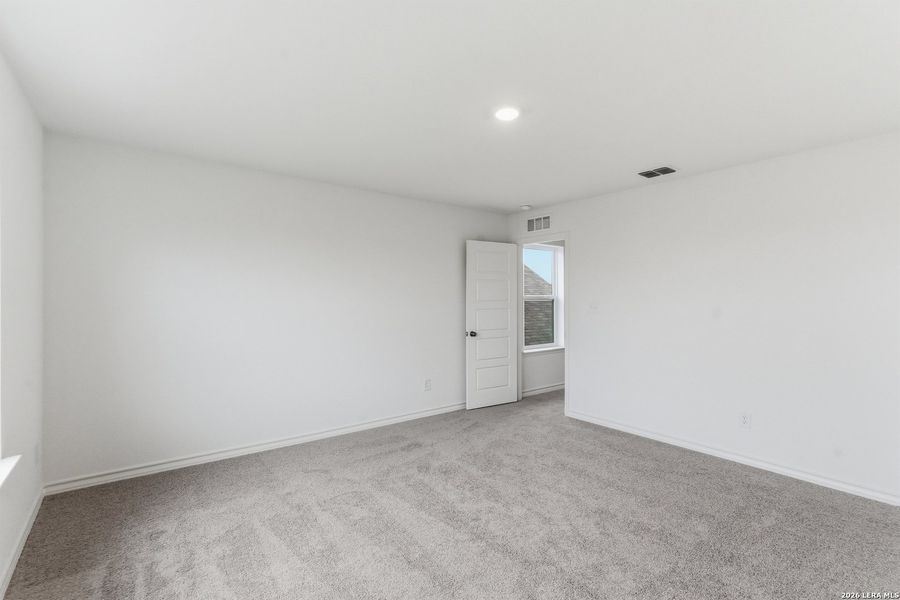 Spacious, unfurnished interior of a new home in , New Braunfels (Image 24).