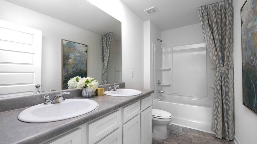 Representative furnished interior of a home built from the Robie by D.R. Horton in Kingston Ranch at Lake Oconee, Buckhead (Image 30).