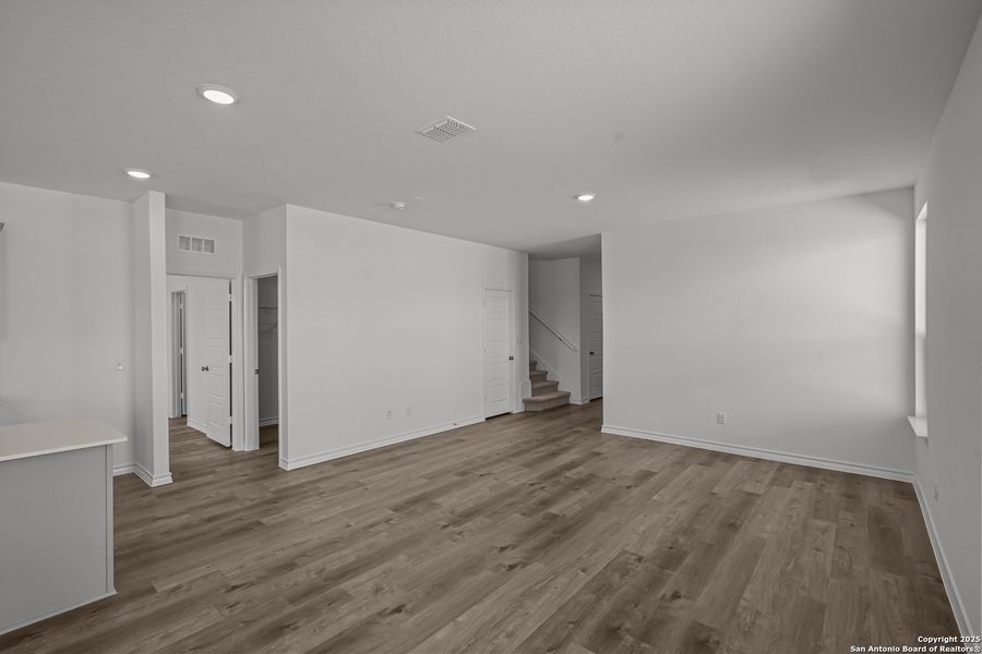 Spacious, unfurnished interior of a new home in Davis Ranch, San Antonio (Image 15).