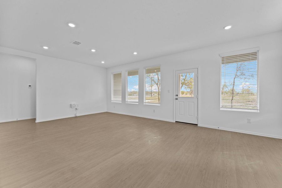 Spacious, unfurnished interior of a new home in Schriber Ranch, Mustang Ridge (Image 22).