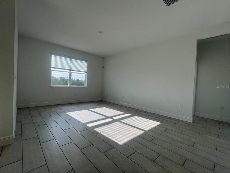 Spacious, unfurnished interior of a new home in Hills of Minneola, Minneola (Image 14).