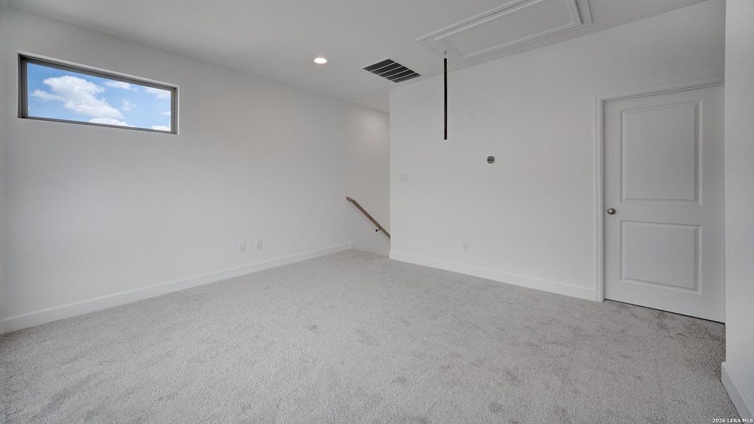 Spacious, unfurnished interior of a new home in Ladera, San Antonio (Image 29).