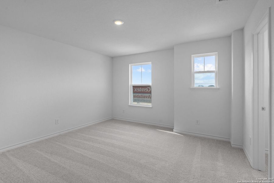 Spacious, unfurnished interior of a new home in Cinco Lakes, San Antonio (Image 21).