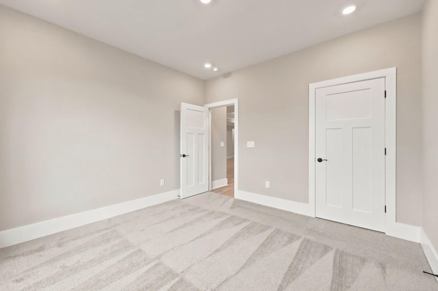Spacious, unfurnished interior of a new home in Edgefield, Loris (Image 35).