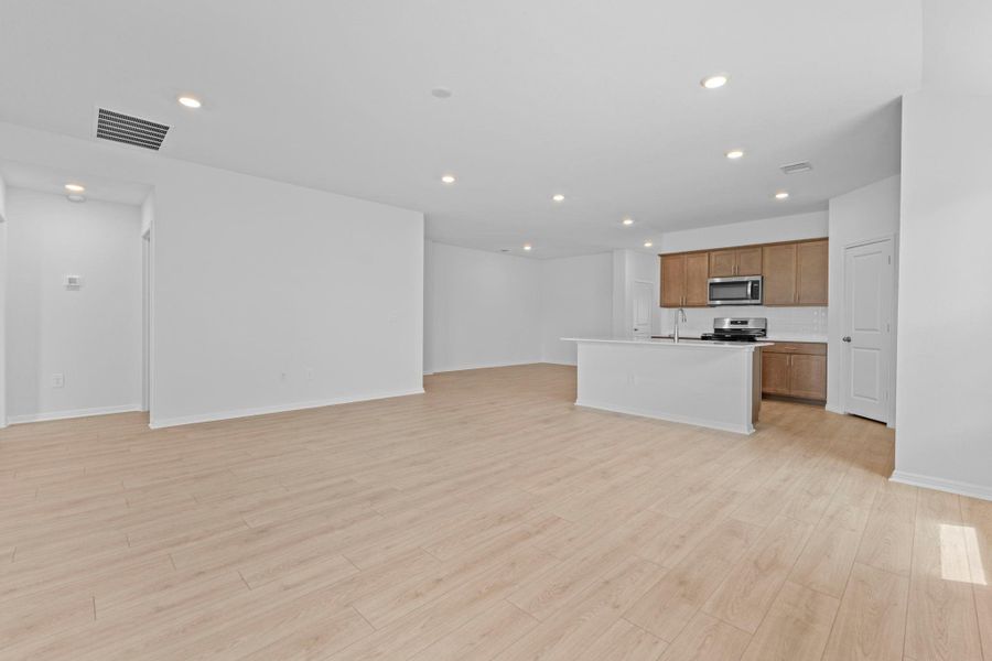 Spacious, unfurnished interior of a new home in Bar W Ranch, Leander (Image 9). Spacious, unfurnished interior of a new home in Bar W Ranch, Leander (Image 9).