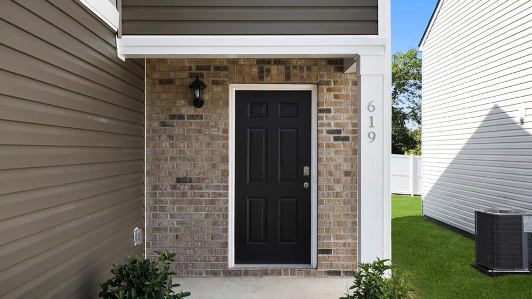 Exterior details and patio area of a home in Trailside Run, Spartanburg (Image 4).