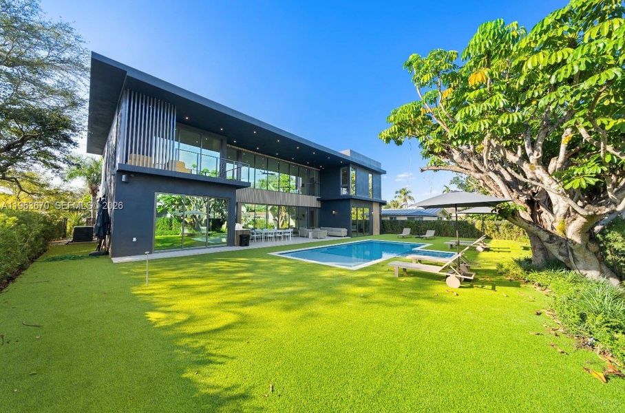 Exterior details and patio area of a home in , Miami (Image 20).
