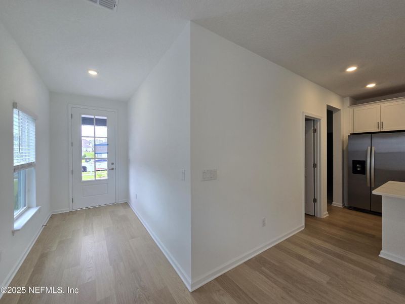 Spacious, unfurnished interior of a new home in Hyland Trail, Middleburg (Image 26).