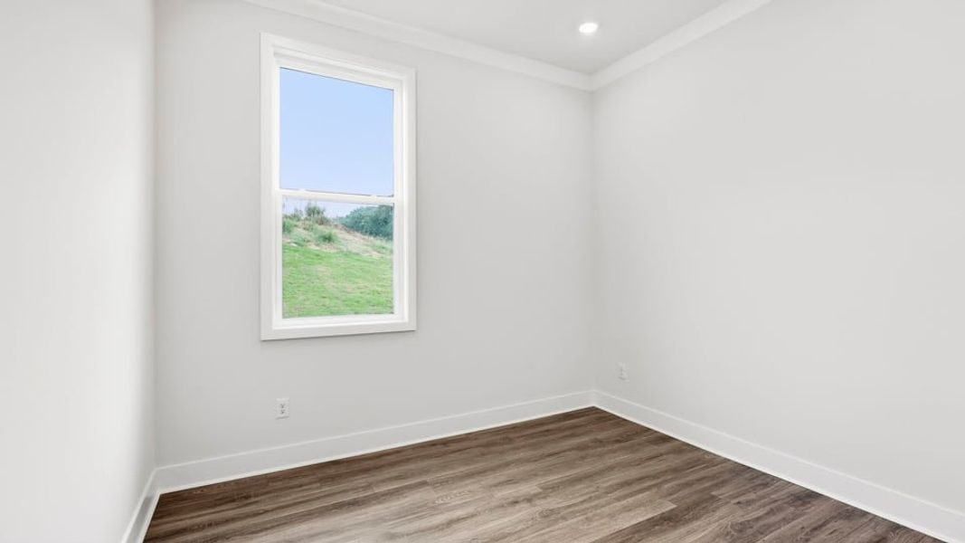 Spacious, unfurnished interior of a new home in Sycamore Cove, Woodruff (Image 29).